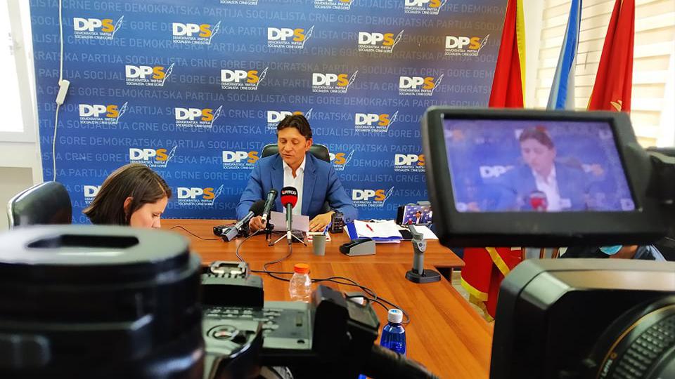 Jelušić: DPS će podnijeti nadležnim organima krivične prijave protiv organizatora današnje skupštine | Radio Televizija Budva