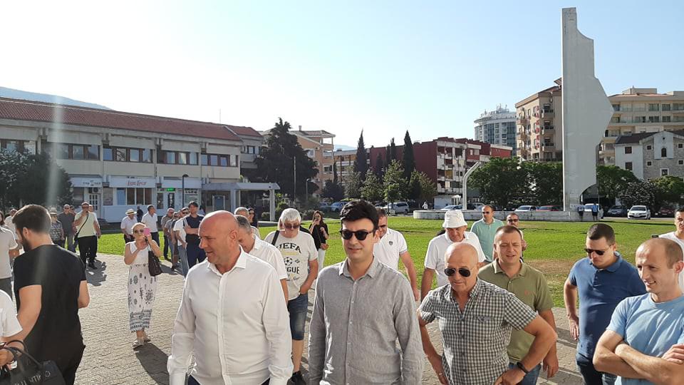 (VIDEO) Carević i Radović ni jutros nijesu ušli na svoja radna mjesta | Radio Televizija Budva
