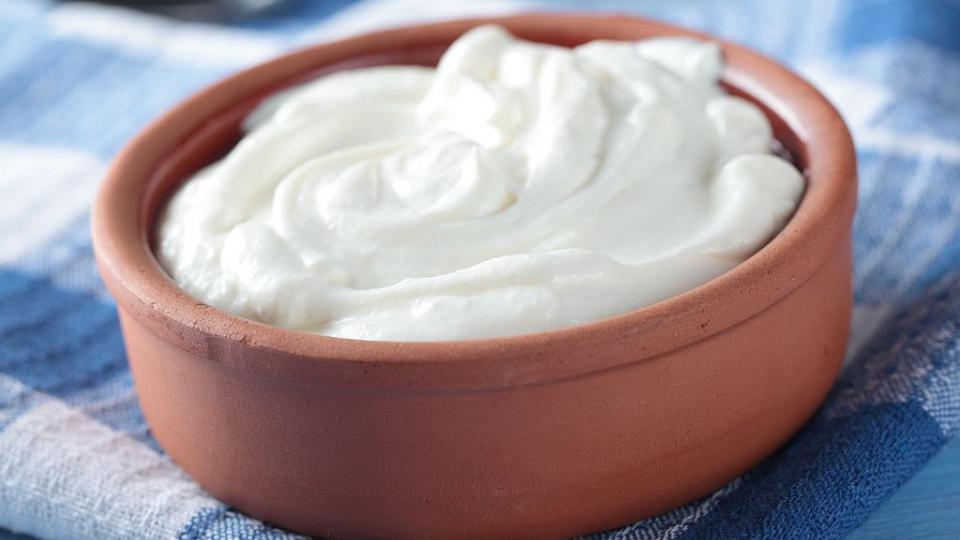 Jutarnje osvježenje: Kako se pravi grčki jogurt | Radio Televizija Budva