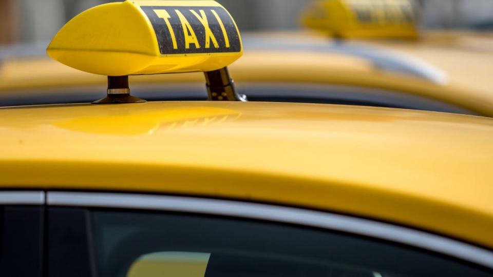 SSTCG: Više od 4,5 hiljada taksista ostaće bez posla | Radio Televizija Budva