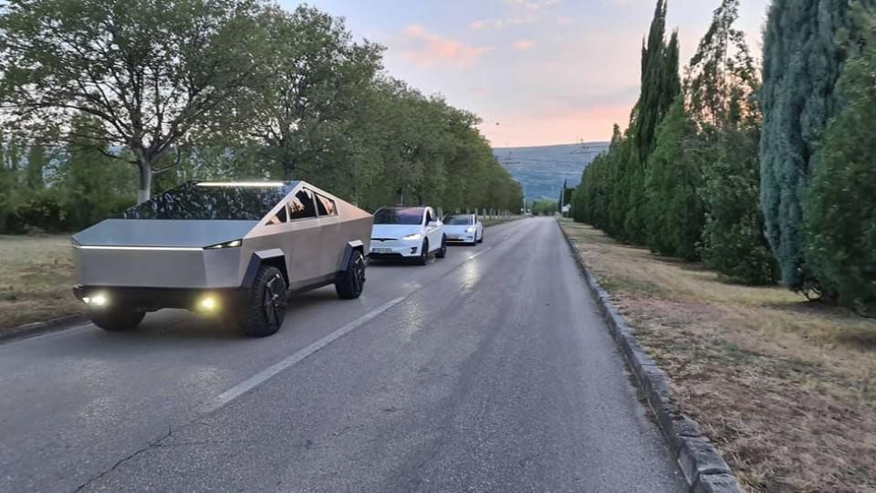 (FOTO/VIDEO) Tesla Cybertruck u Mostaru | Radio Televizija Budva