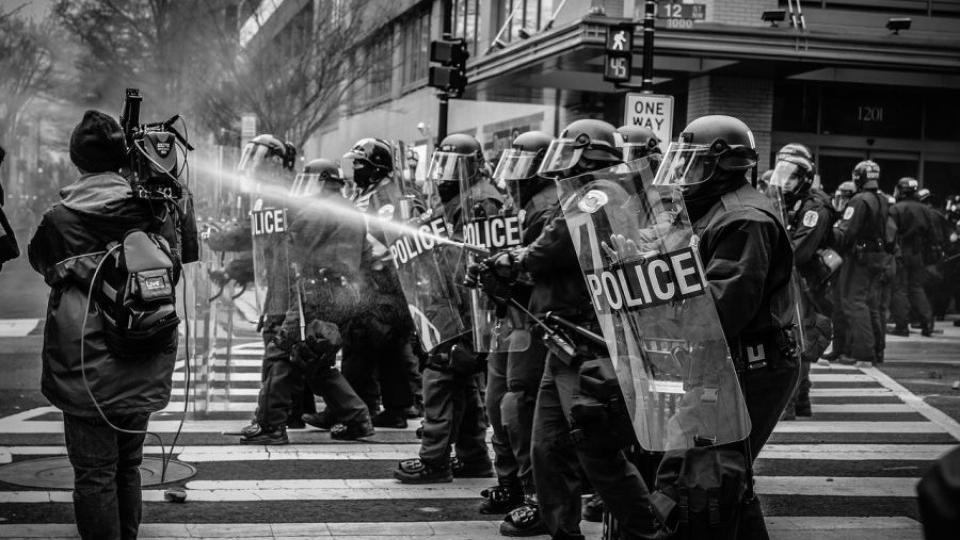 Neredi u Vašingtonu, izboden demonstrant | Radio Televizija Budva