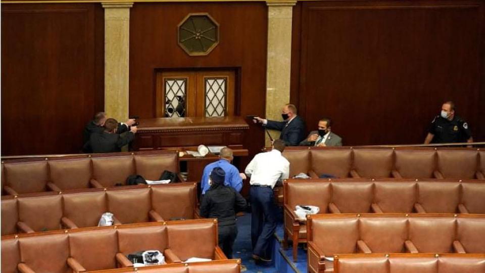 (VIDEO) Senat SAD-a raspustio raspravu, Trampove pristalice upale u Kapitol | Radio Televizija Budva