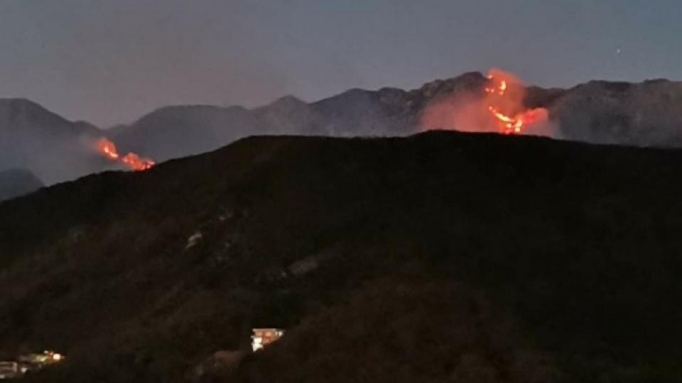 Požar iznad Budve, nema opasnosti po objekte i građane | Radio Televizija Budva