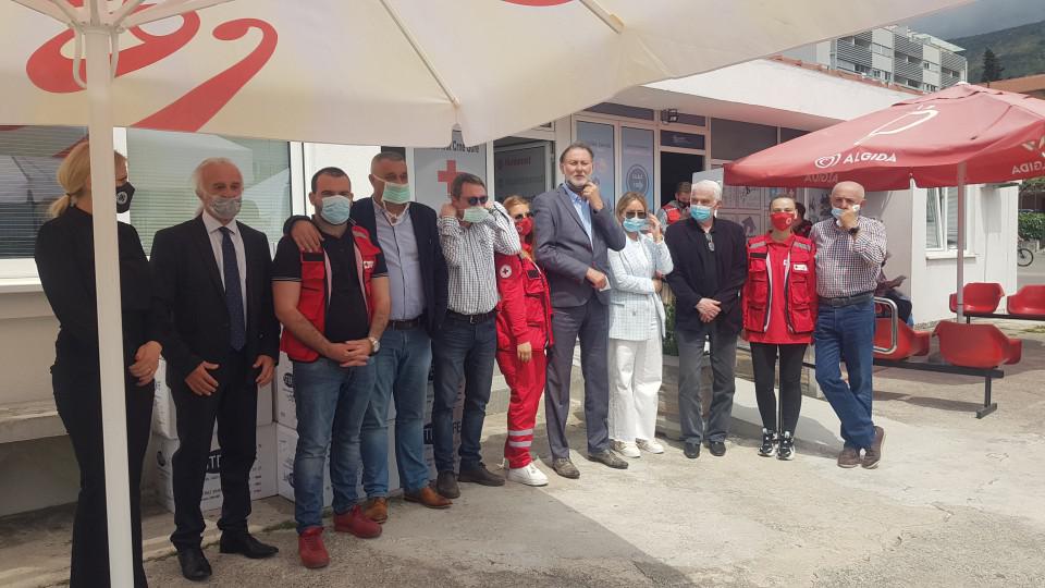 Prava Budva uručila medicinske maske Crvenom krstu, Vatrogasnoj službi i mjesnim zajedncima | Radio Televizija Budva