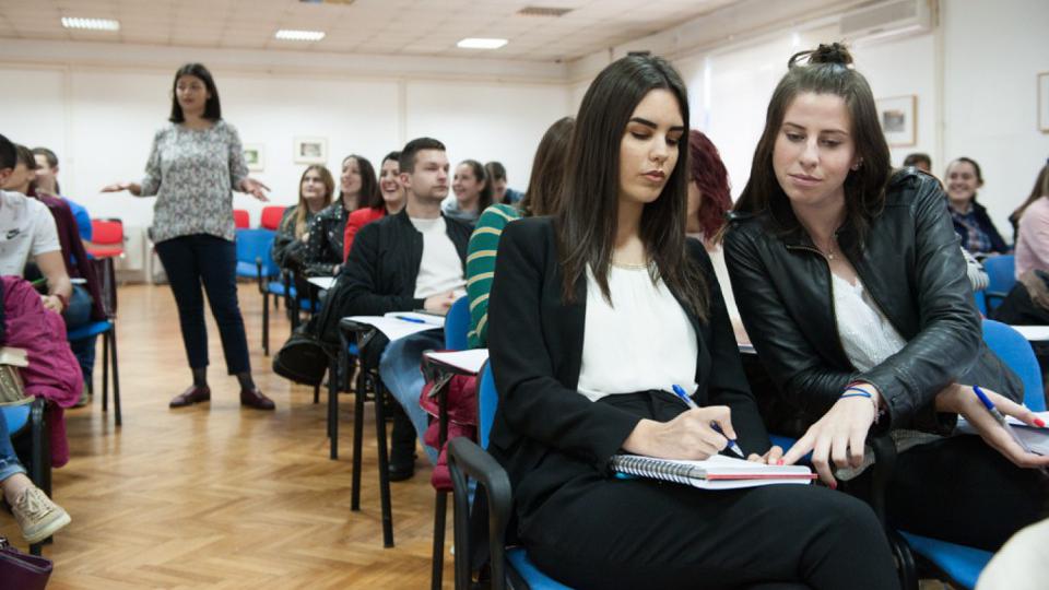Najuspješniji maturanti upisuju Ekonomski fakultet UCG | Radio Televizija Budva