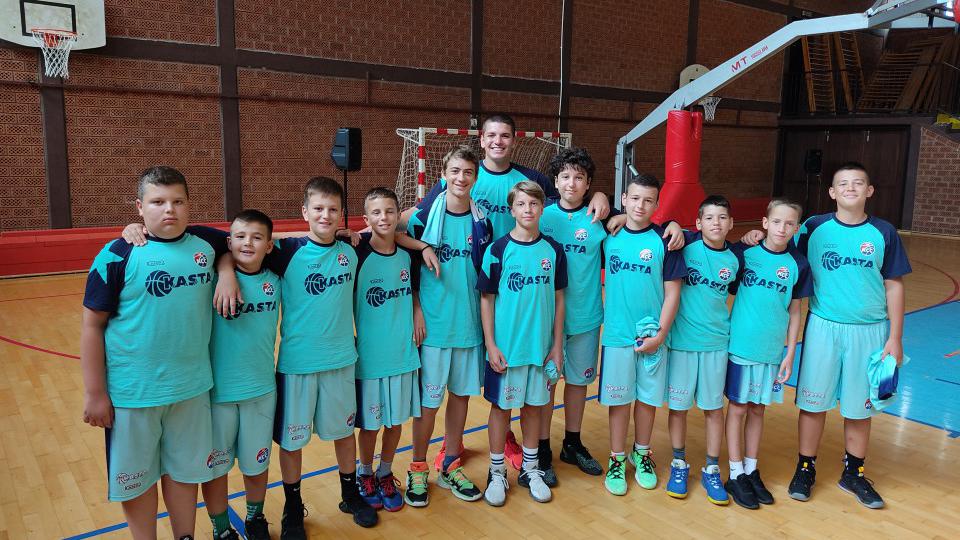 KK Magic Basket osvojio devet medalja na međunarodnom košarkaškom kampu Kasta u Ivanjici | Radio Televizija Budva