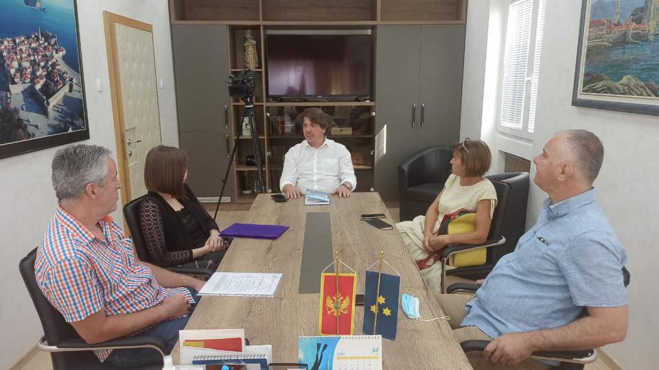 (VIDEO) Radović održao sastanak sa predstavnicima NVO Jaz Mrčevo polje i NVO Jaz | Radio Televizija Budva
