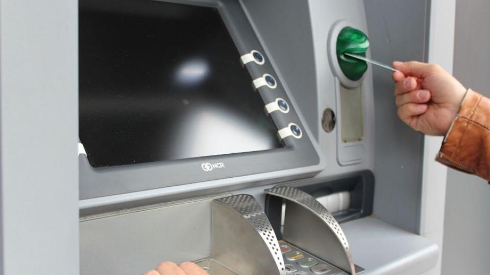 Za podizanje novca sa tuđih bankomata provizija do tri odsto | Radio Televizija Budva