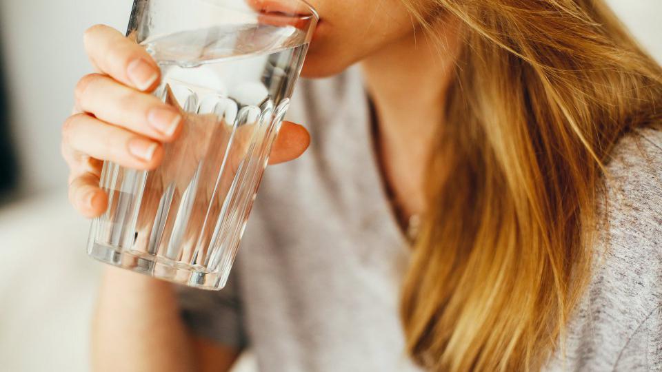 Osam čaša vode dnevno je previše za većinu ljudi | Radio Televizija Budva