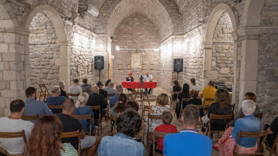 Ćirilicom: Jovan Delić govorio o pjesništvu Dučića | Radio Televizija Budva