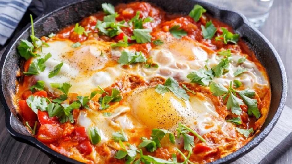 Malo drugačiji doručak: Poširana jaja u paradajz sosu | Radio Televizija Budva