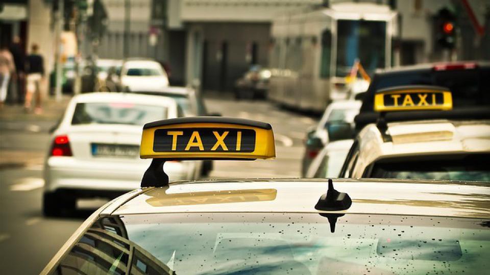 Sjutra protestna vožnja auto-taksi preduzetnika | Radio Televizija Budva