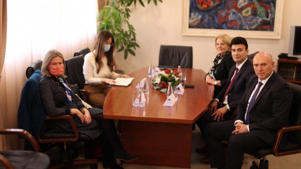 Predsjednik Opštine Budva Marko Carević sastao se sa britanskom ambasadorkom Karen Medoks | Radio Televizija Budva