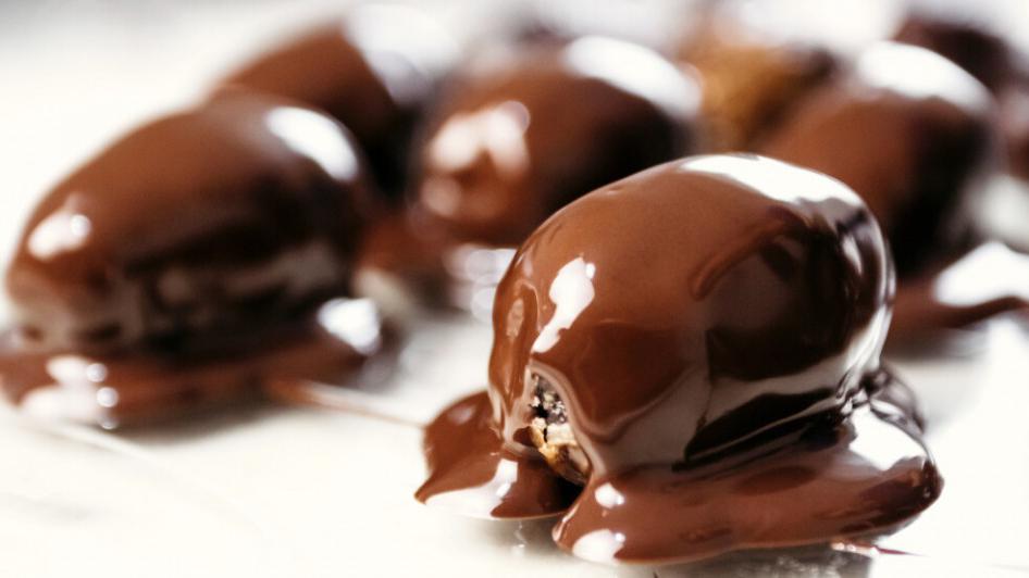 Urme u čokoladi punjene smjesom od oraha | Radio Televizija Budva
