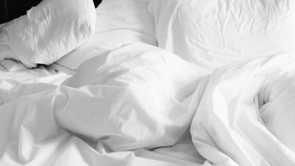 Trik koji otkriva kada je vrijeme da zamijenite jastuk | Radio Televizija Budva