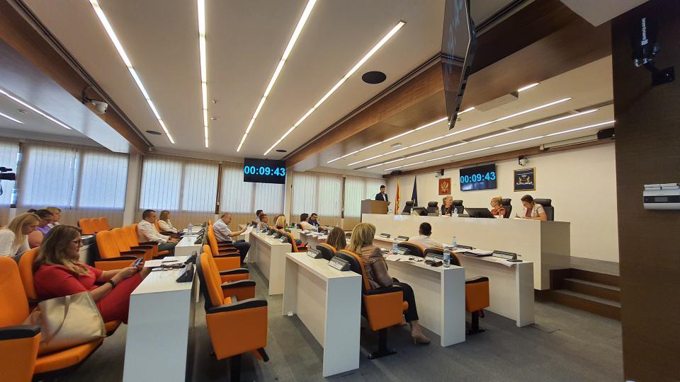 (VIDEO) Članovi Odbora povjerenika na trećoj sjednici glasali za polovinu predloga | Radio Televizija Budva