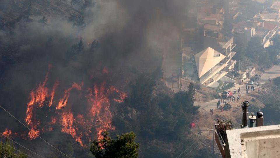 Grčki vatrogasci se drugi dan zaredom bore s požarom | Radio Televizija Budva