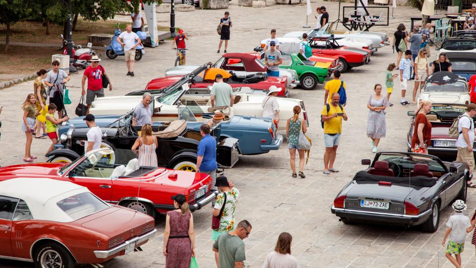 (FOTO) Održan Treći međunarodni “Oldtimer cabrio rally” skup u Budvi | Radio Televizija Budva