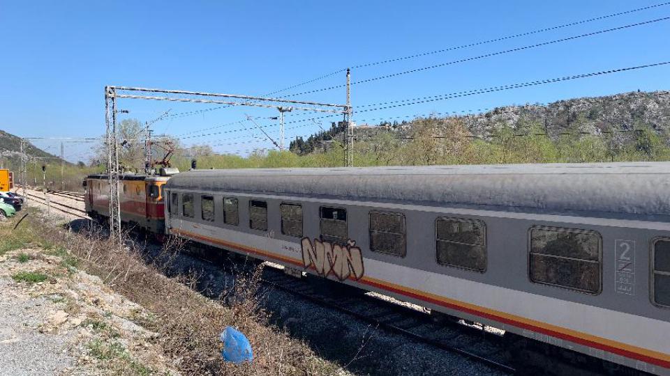 Voz sa 600 putnika u kvaru, čeka se lokomotiva iz Užica | Radio Televizija Budva