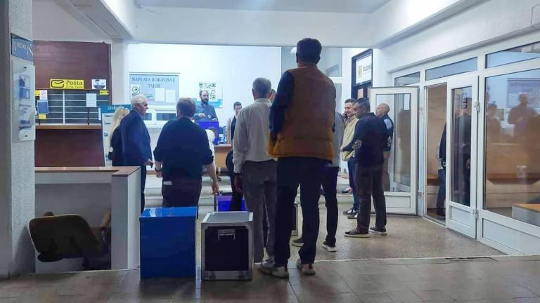 Kutije sa glasovima i dalje pristižu u Opštinsku izbornu komisiju | Radio Televizija Budva