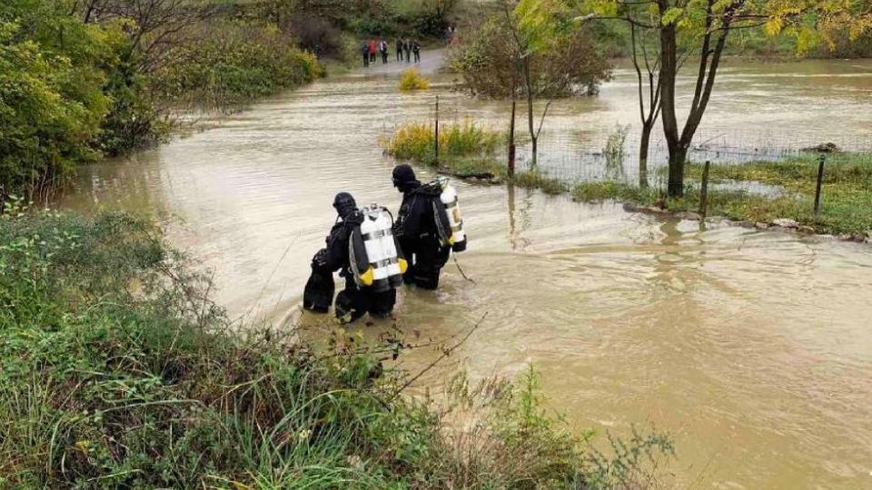 Tri osobe poginule su nakon što je jutros vozilo sletjelo u rijeku Zetu, sa malog mosta u Rogamima | Radio Televizija Budva