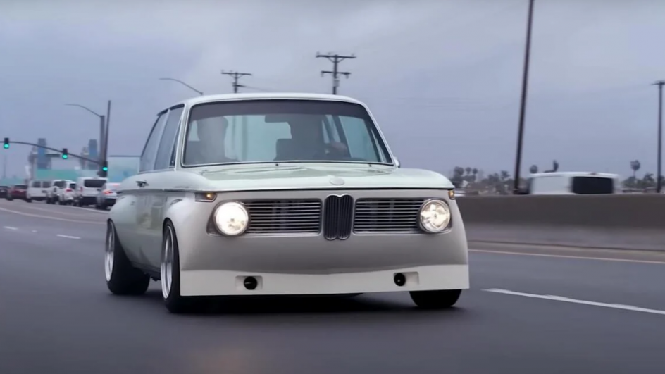 (VIDEO) Kreacija Francuza Paula Lefevrea: BMW 1602 ručno izrađen od karbonskih vlakana | Radio Televizija Budva