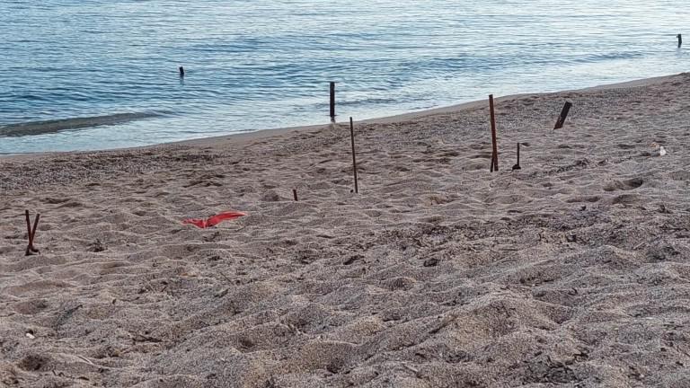 (FOTO) Čitaoci šalju: Oprez, željezo viri iz pijeska | Radio Televizija Budva