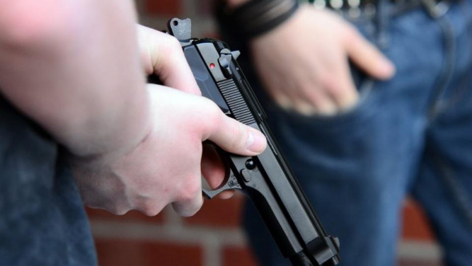 U Budvi uhapšena osoba kod koje je pronađen pištolj sa metkom u cijevi | Radio Televizija Budva