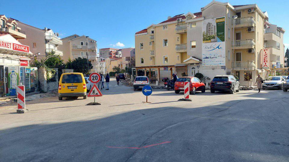 Zbog izvođenja radova ulica Bjelaštica zatvorena za vozila i pješake | Radio Televizija Budva