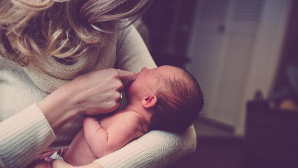 Zašto se neke bebe rađaju sa dlakama na tijelu? | Radio Televizija Budva