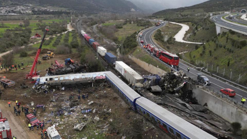 (VIDEO) Više od 30 mrtvih u sudaru dva voza u Grčkoj | Radio Televizija Budva