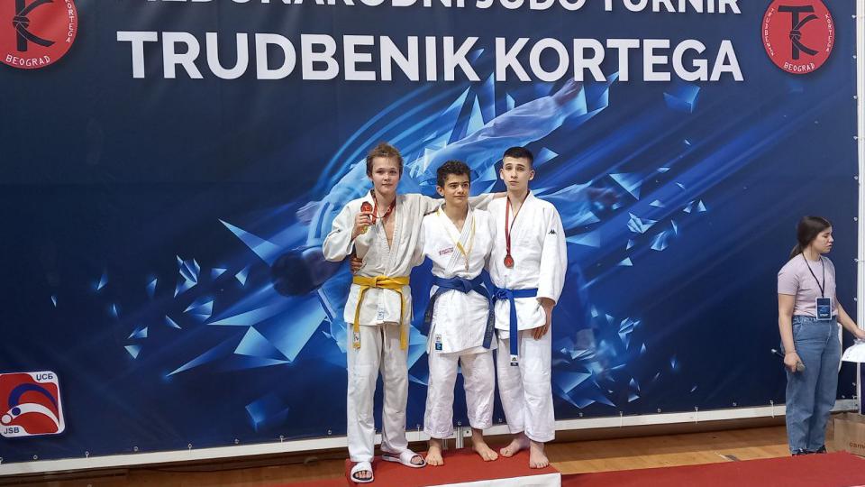 Zlatne i bronzane medalje za takmičare Jadrana | Radio Televizija Budva