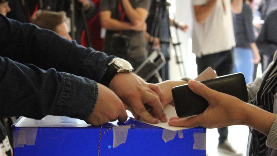 Prekinuto glasanje na jednom mjestu u Šavniku, u Bijelom Polju pokušaj fizičkog napada | Radio Televizija Budva