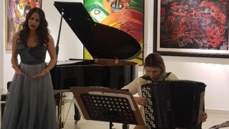 U Modernoj galeriji „Jovo Ivanović” održan koncert francuskih pjesama | Radio Televizija Budva