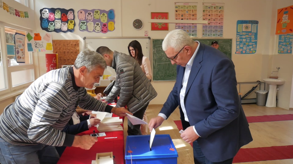 Predsjednik NSD Andrija Mandić glasao je u Zagoriču | Radio Televizija Budva