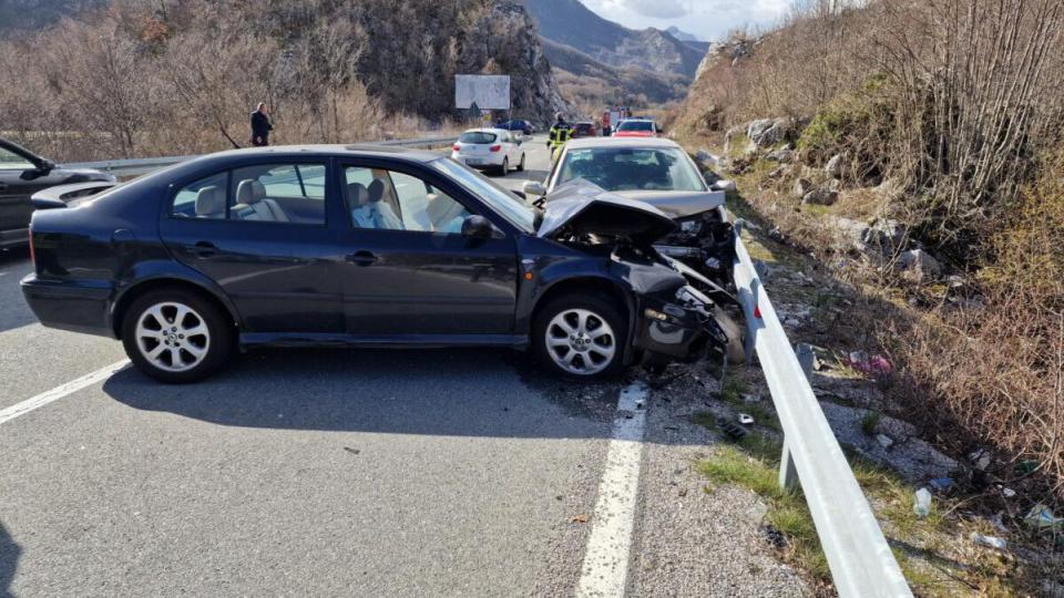 Petoro povrijeđeno u sudaru na magistralnom putu Cetinje – Budva | Radio Televizija Budva