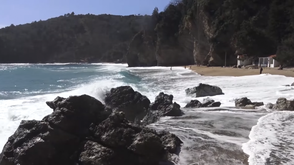 (VIDEO) Obala umivena talasima | Radio Televizija Budva