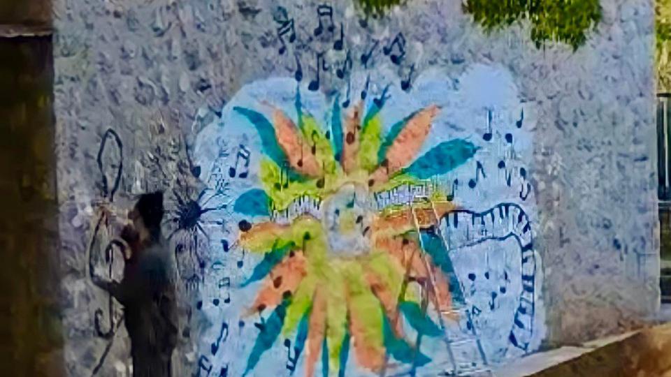 (VIDEO) Oslikavanjem murala učenici ukrasili zidove Muzičke škole u Budvi | Radio Televizija Budva