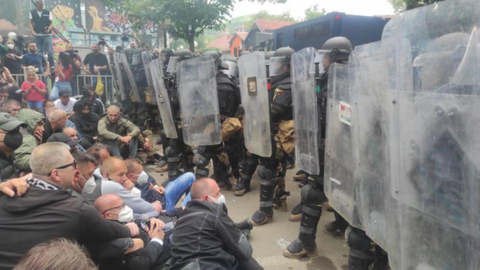 Više od 50 povrijeđenih u sukobima u Zvečanu | Radio Televizija Budva