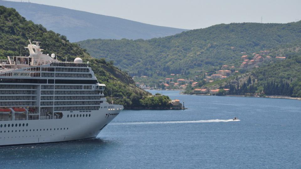 Luka Kotor – danas sedam brodova sa 1.154 putnika i 689 članova posade | Radio Televizija Budva