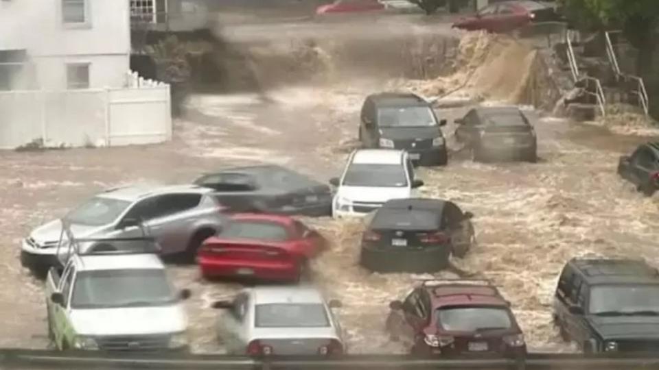 Jake kiše izazvale poplave u Njujorku | Radio Televizija Budva
