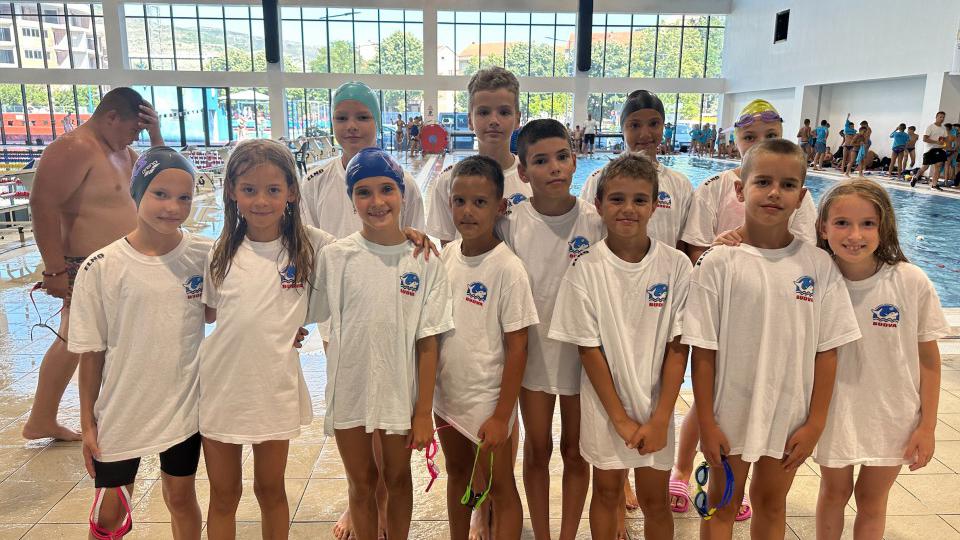 (FOTO) Takmičari Plivačkog kluba „Budva” ekipno prvi u Trebinju | Radio Televizija Budva