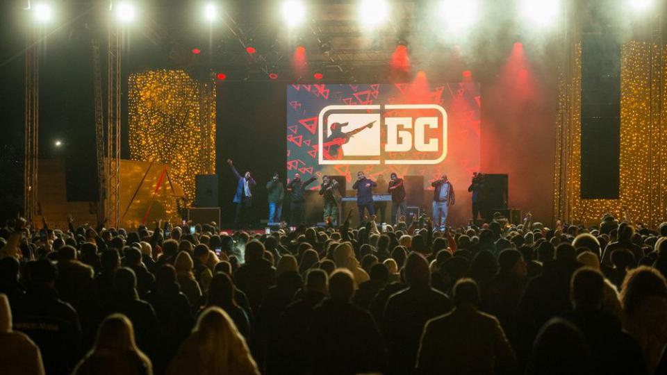 Beogradski sindikat priredio hip hop spektakl za doček pravoslavne Nove godine u Budvi | Radio Televizija Budva